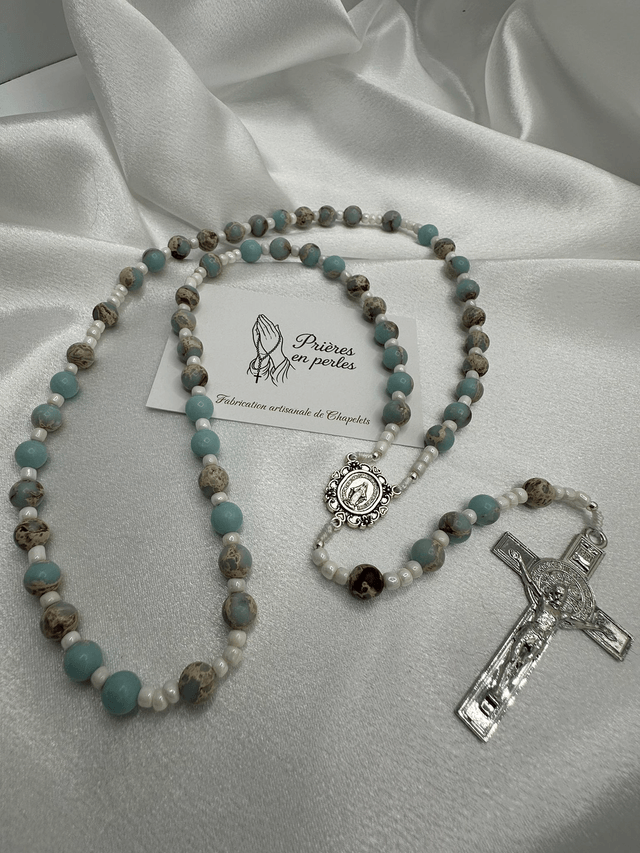 Chapelet bleu ciel et marbré – Perles 8mm & Croix argentée 