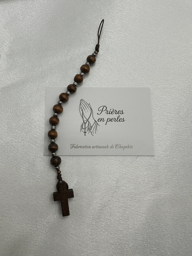 Accessoire de téléphone en bois de teck – Perles naturelles & petite croix en bois