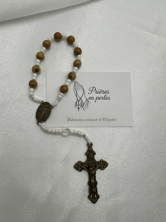 Dizainier effet bois – Perles 8mm & croix effet bronze
