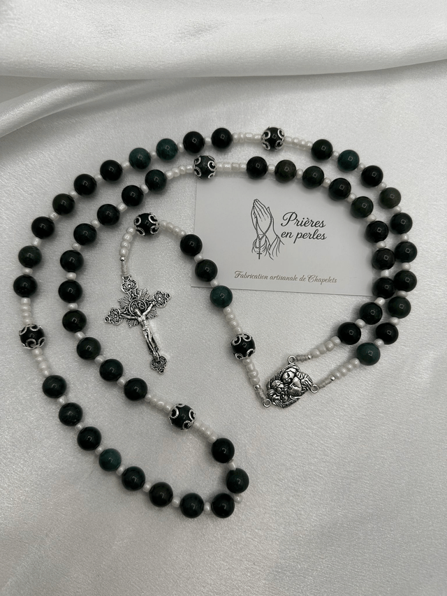 Chapelet artisanal – Perles vertes 10mm & croix argentée