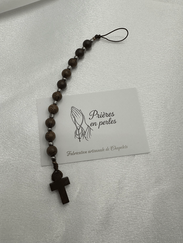 Accessoire de téléphone en bois de teck nervuré – Croix bois & perles naturelles