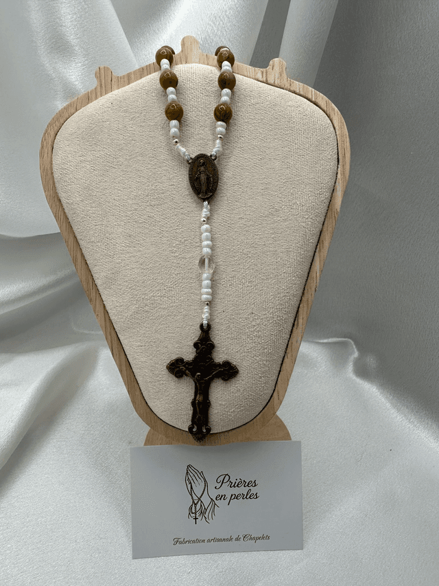 Dizainier effet bois – Perles 8mm &amp; croix effet bronze