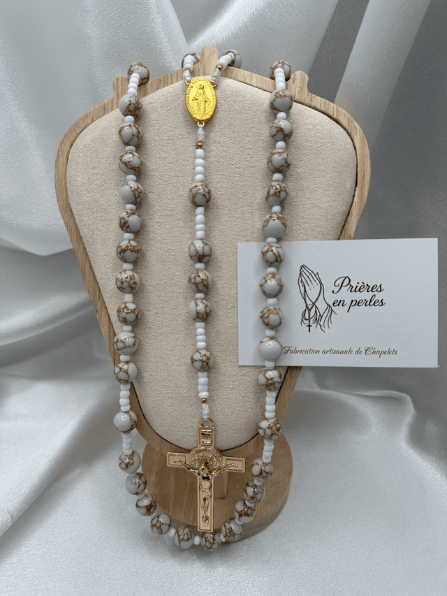 Chapelet artisanal  – Croix dorée &amp; perles marbrées 10mm