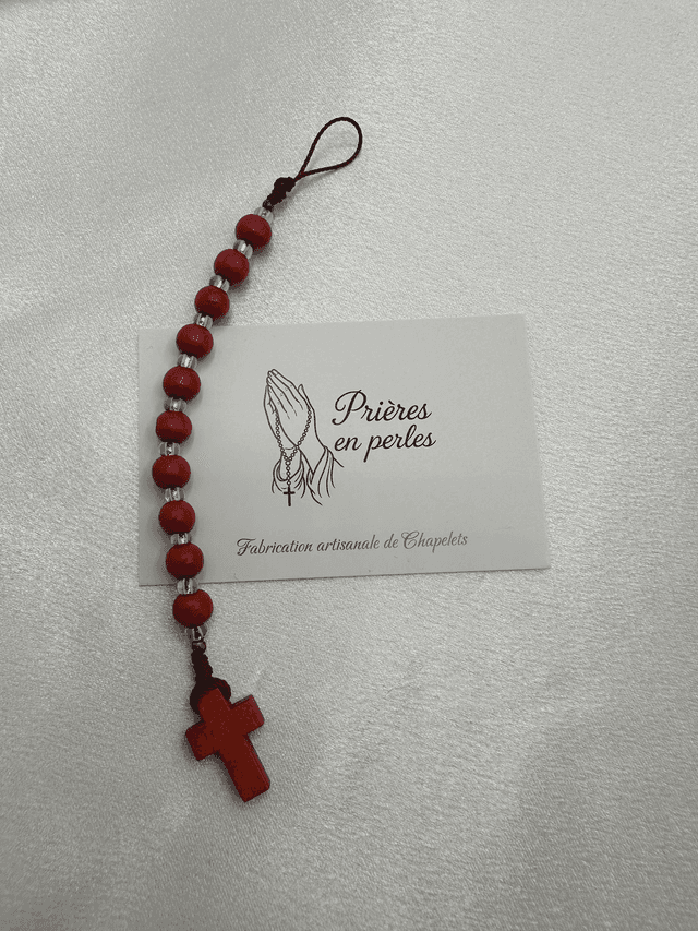 Accessoire de téléphone en bois de teck rouge – Perles naturelles &amp; croix en bois