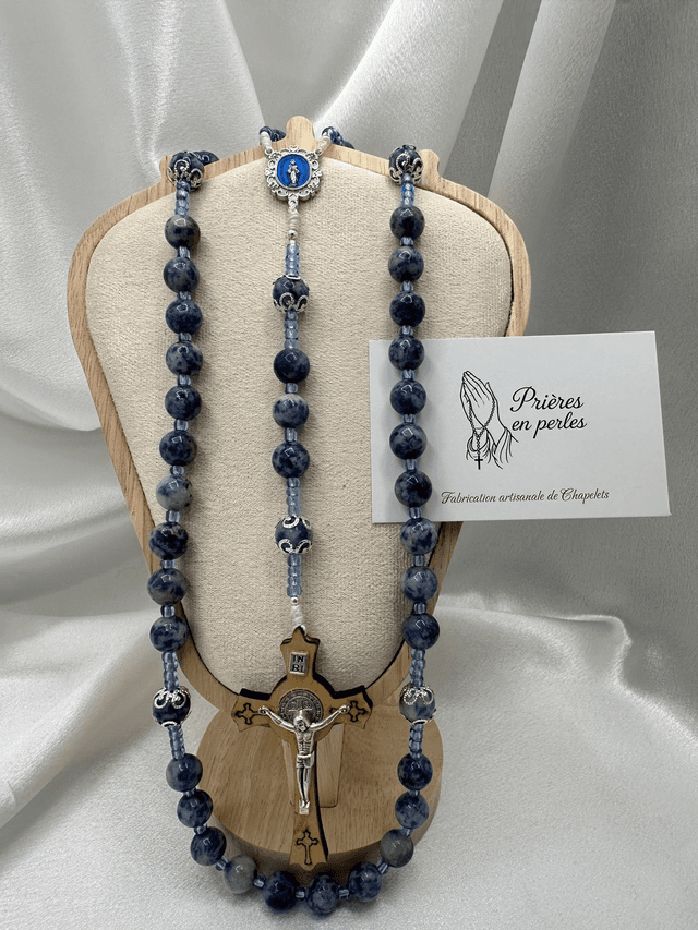 Chapelet artisanal  – Croix Saint-Benoît &amp; perles bleues profondes 10mm